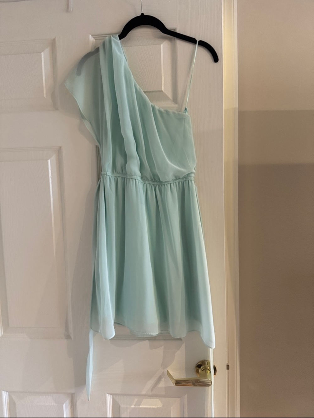Express One-Shoulder Chiffon Dress in Light Mint